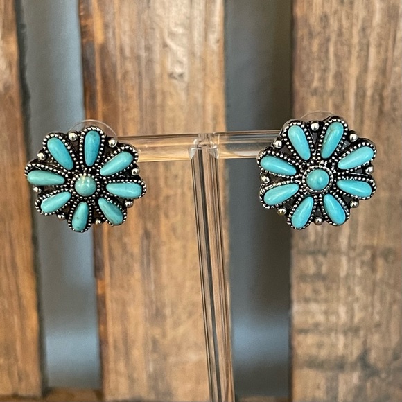 Jewelry - NEW - Faux Turquoise Floral Stud Earrings